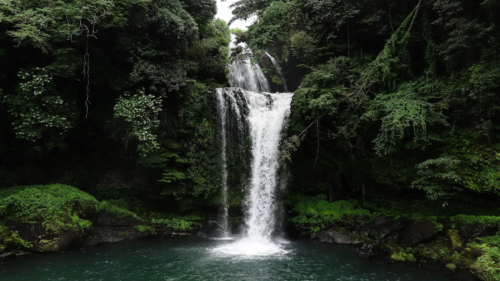 Sainte-Suzanne : la cascade Niagara et le patrimoine sucrier